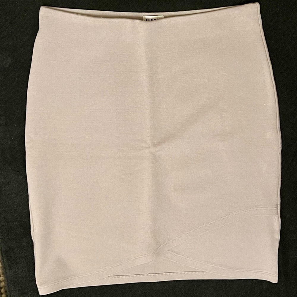Best Sunday stretchy beige skirt from Aritzia